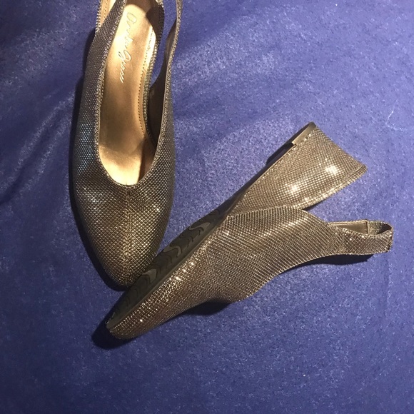 Shoes - Picture 2 of 6